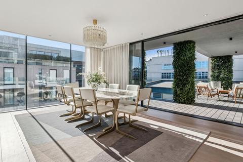 3 bedroom apartment to rent, Radstock Street, London, SW11