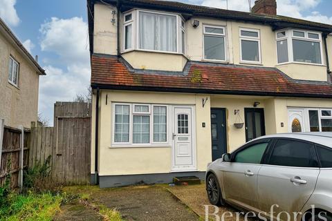 2 bedroom maisonette for sale, North Road, Havering-Atte-Bower, RM4