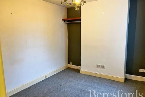 2 bedroom maisonette for sale, North Road, Havering-Atte-Bower, RM4