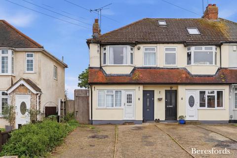 2 bedroom maisonette for sale, North Road, Havering-Atte-Bower, RM4