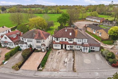 2 bedroom maisonette for sale, North Road, Havering-Atte-Bower, RM4