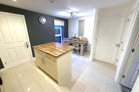 3 bedroom semi-detached house for sale, Henley Grove, Swadlincote DE11