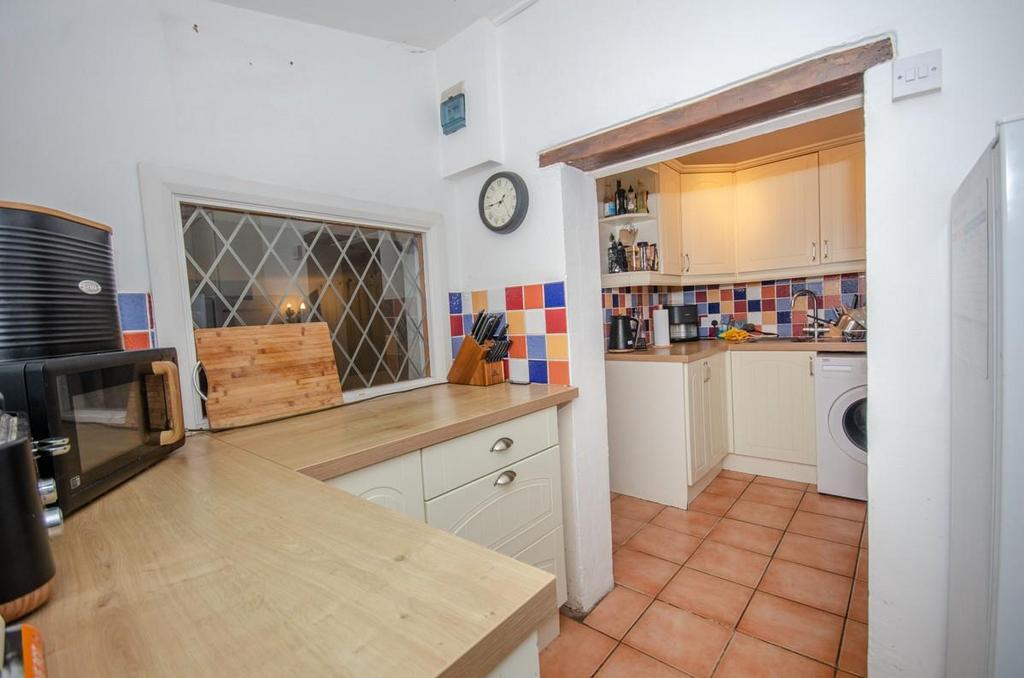 Kitchen pic 2.jpg