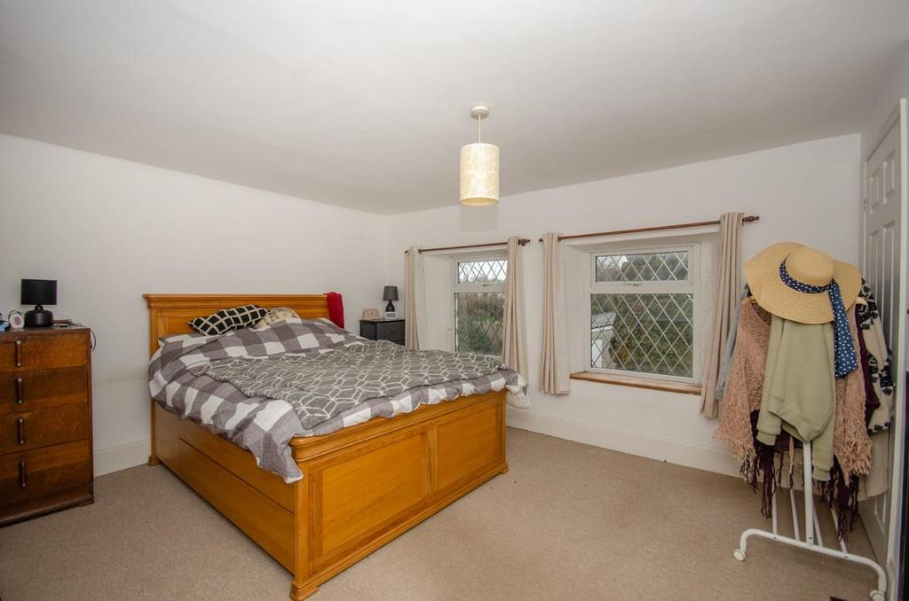 Bedroom 1.jpg