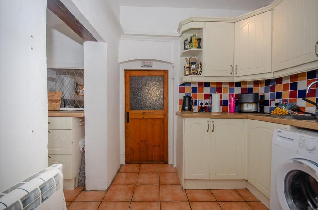 Kitchen 1.jpg