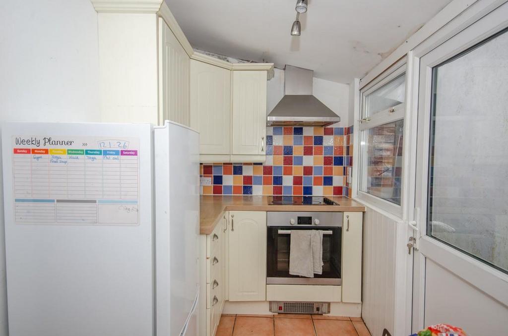 Kitchen 2.jpg
