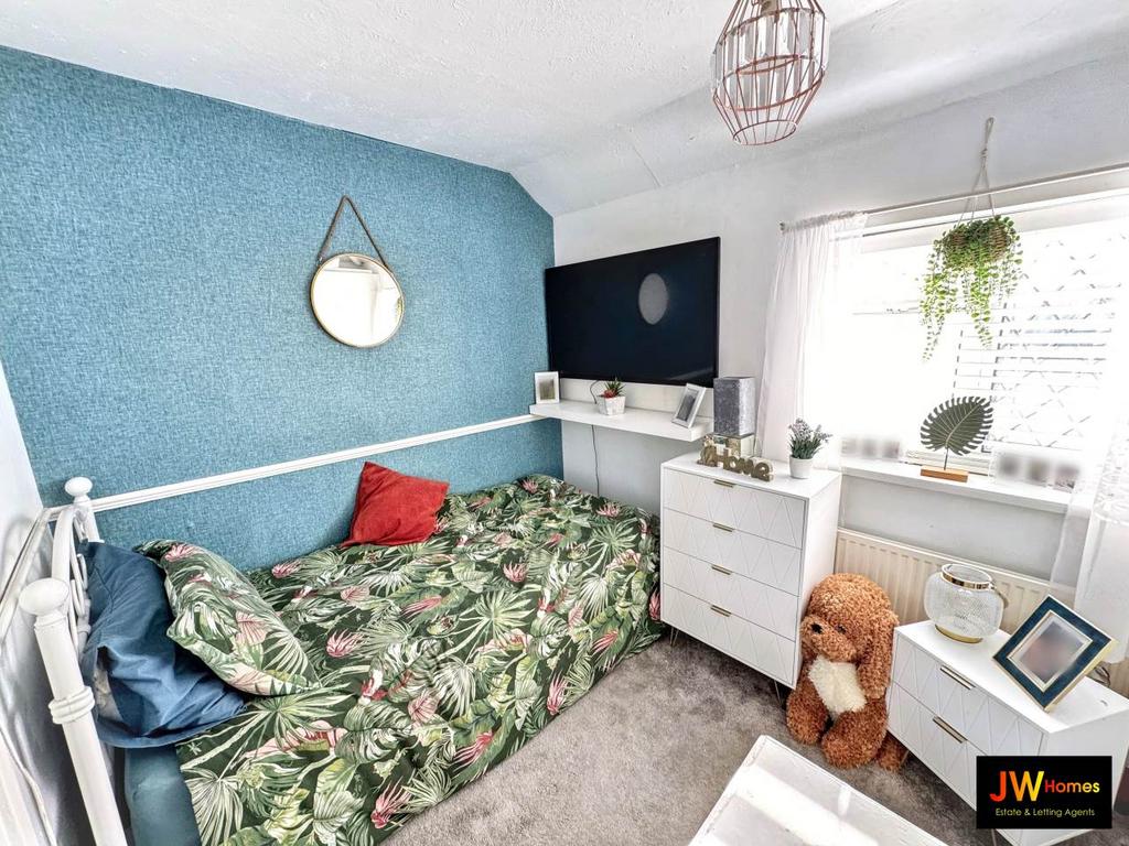 BEDROOM 3 blurred (1