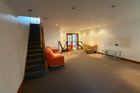 3 bedroom house to rent, Dane Road, Southall, UB1