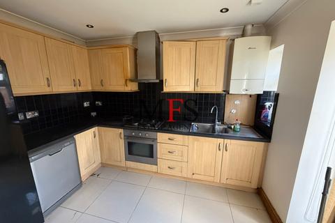 3 bedroom house to rent, Dane Road, Southall, UB1