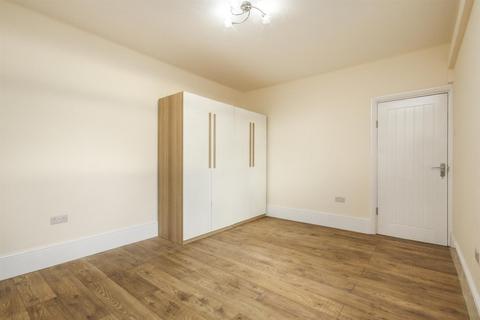 2 bedroom flat to rent, Oakleigh Road North, London N20