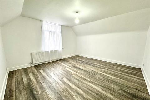 3 bedroom flat to rent, Lewisham Way, London SE4