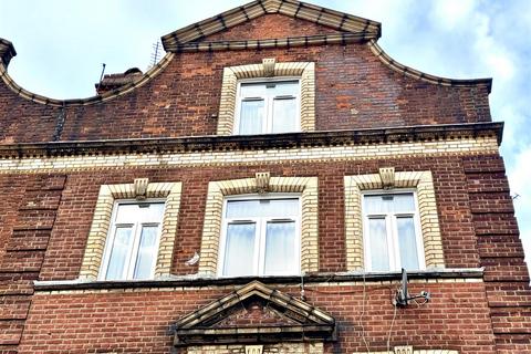 3 bedroom flat to rent, Lewisham Way, London SE4