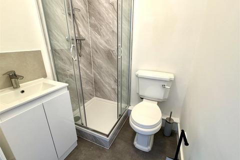 3 bedroom flat to rent, Lewisham Way, London SE4
