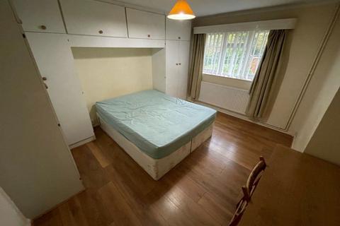 2 bedroom flat to rent, Cedars Court, Leicester