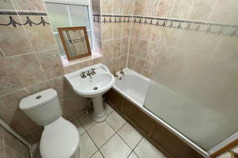 2 bedroom flat to rent, Cedars Court, Leicester