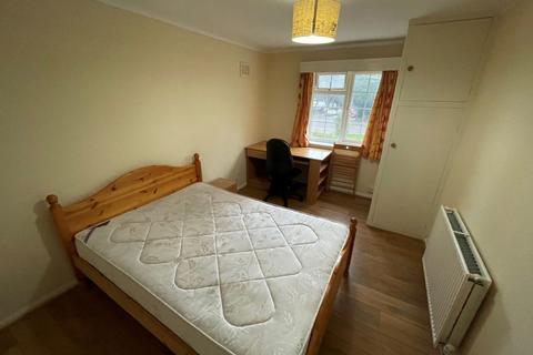 2 bedroom flat to rent, Cedars Court, Leicester
