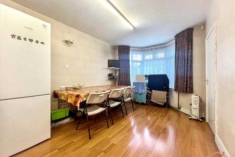 5 bedroom semi-detached house for sale, Camrose Avenue,, Edgware