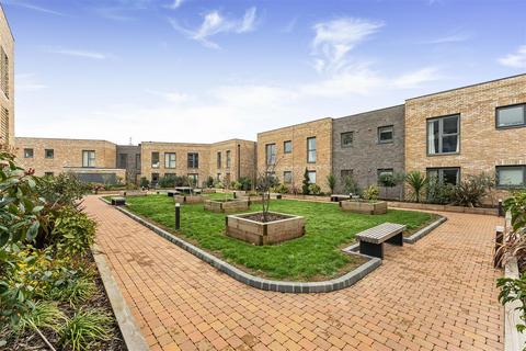 2 bedroom apartment for sale, Luctons Close, Loughton
