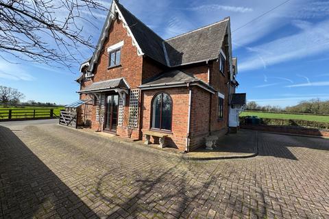 3 bedroom detached house for sale, Tatenhill Common, Rangemore, Burton-on-Trent, DE13