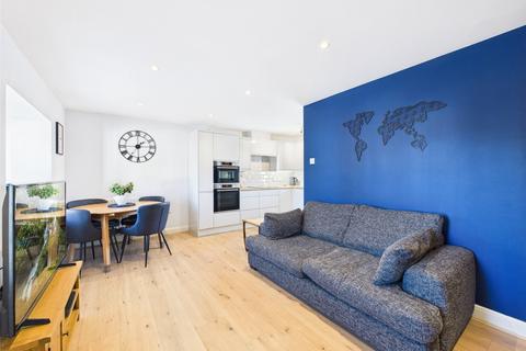 3 bedroom coach house for sale, Rosebay Gardens, Cheltenham, Gloucestershire, GL51