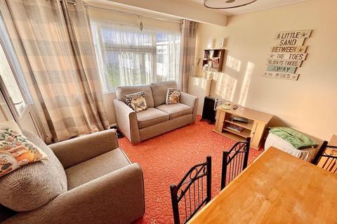 2 bedroom chalet for sale, Newport Road, Hemsby