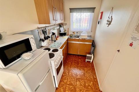 2 bedroom chalet for sale, Newport Road, Hemsby
