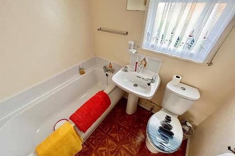 2 bedroom chalet for sale, Newport Road, Hemsby