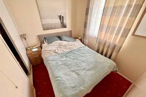 2 bedroom chalet for sale, Newport Road, Hemsby