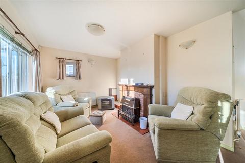 4 bedroom chalet for sale, Cotton End Road, Wilstead