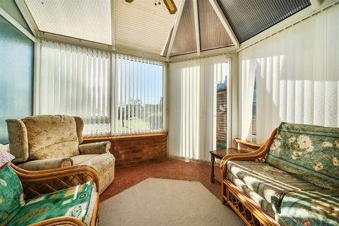 4 bedroom chalet for sale, Cotton End Road, Wilstead