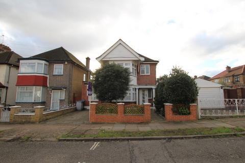 5 bedroom detached house to rent, Grasmere Avenue, Wembley