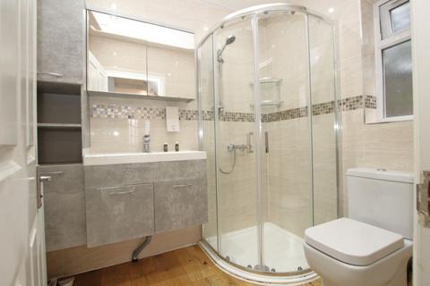 5 bedroom detached house to rent, Grasmere Avenue, Wembley