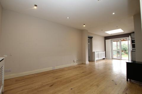 5 bedroom detached house to rent, Grasmere Avenue, Wembley