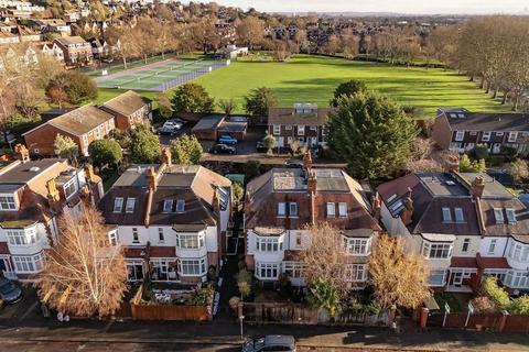 3 bedroom terraced house for sale, Laurel Road, London SW20