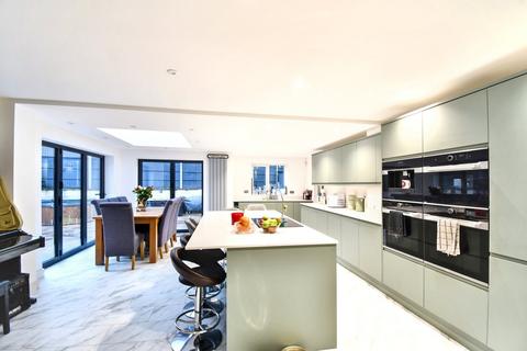 4 bedroom detached house for sale, Canterbury Close, Kempston, Bedford, MK42