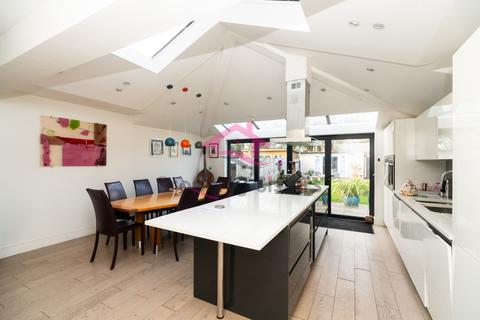 4 bedroom semi-detached house for sale, Lyndhurst Avenue, Mill Hill, NW7