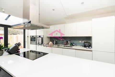 4 bedroom semi-detached house for sale, Lyndhurst Avenue, Mill Hill, NW7