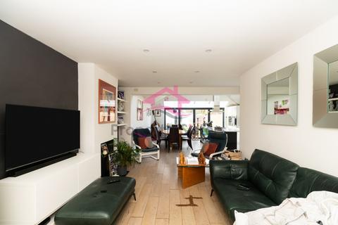 4 bedroom semi-detached house for sale, Lyndhurst Avenue, Mill Hill, NW7