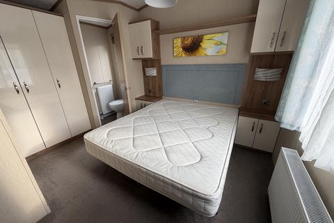 Mobile home for sale, Shepperton