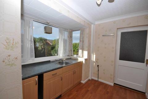 3 bedroom semi-detached house to rent, Brockenhurst Drive, Hastings Hill, Sunderland