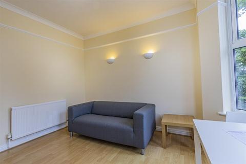 2 bedroom flat to rent, 200 Newport Road, Cardiff CF24
