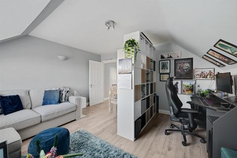 2 bedroom flat to rent, Oldstead Road, Bromley
