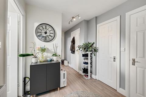 2 bedroom flat to rent, Oldstead Road, Bromley