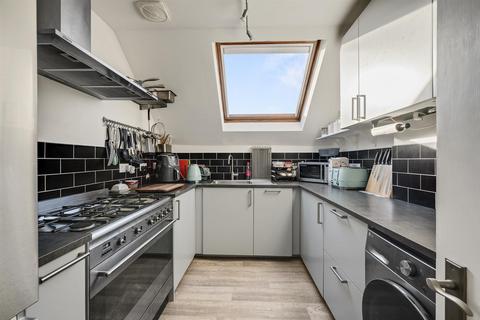 2 bedroom flat to rent, Oldstead Road, Bromley