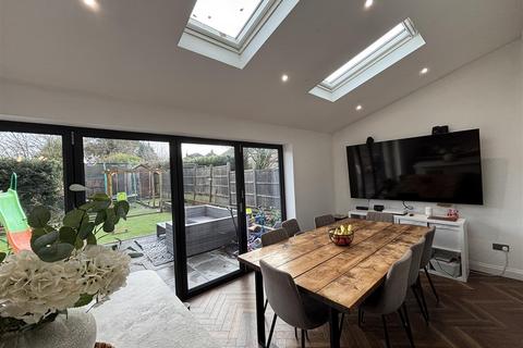 3 bedroom semi-detached house for sale, Steyning Crescent, Glenfield, Leicester