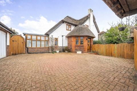 4 bedroom semi-detached house for sale, Fircroft Avenue, Lancing, West Sussex, BN15