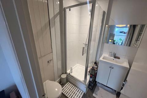 1 bedroom apartment for sale, Kingsland High Street, London E8