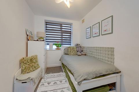 2 bedroom flat to rent, Blackbird Hill, London NW9