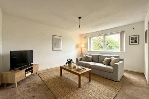 2 bedroom apartment to rent, Brooklands Road, Sale