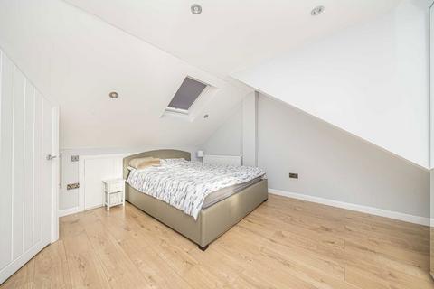 2 bedroom flat for sale, Stanley Gardens Road, Teddington TW11